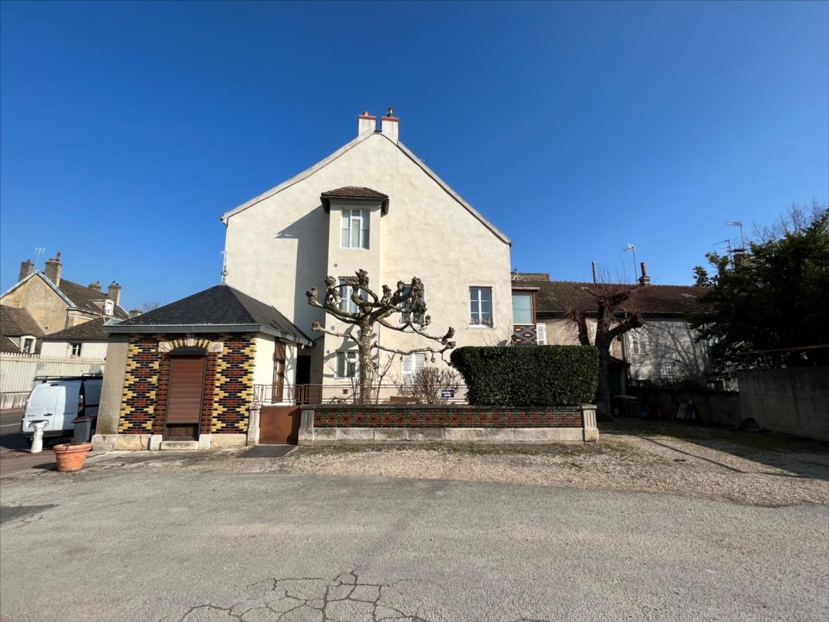 Maison - 8 pièces