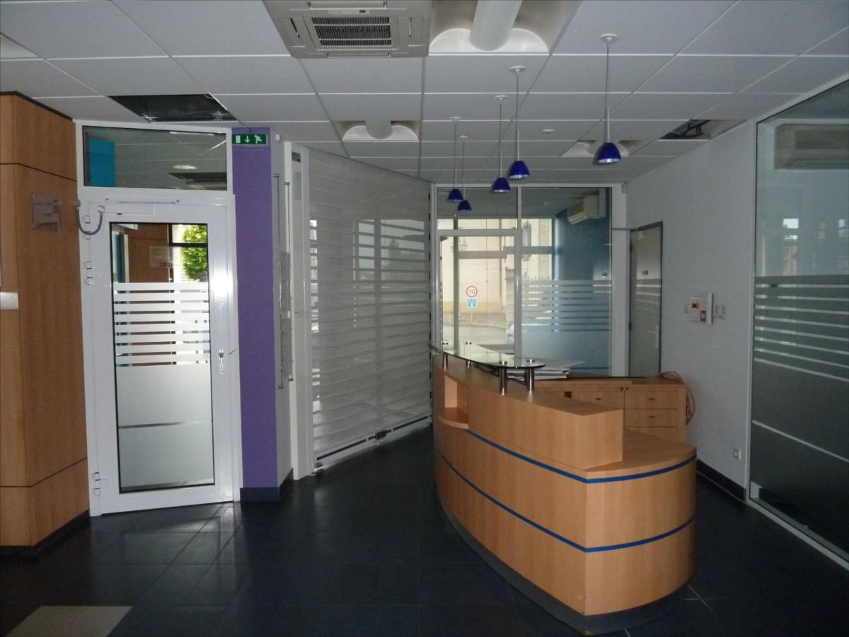 DELLE local commercial rue Saint Nicolas