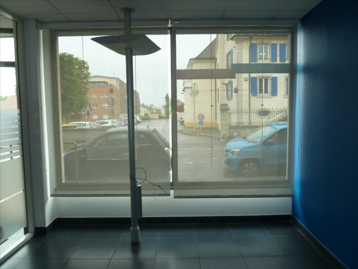 DELLE local commercial rue Saint Nicolas
