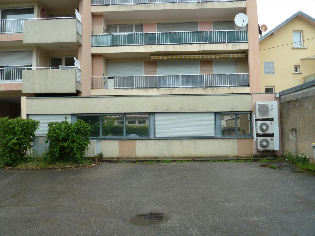 DELLE local commercial rue Saint Nicolas