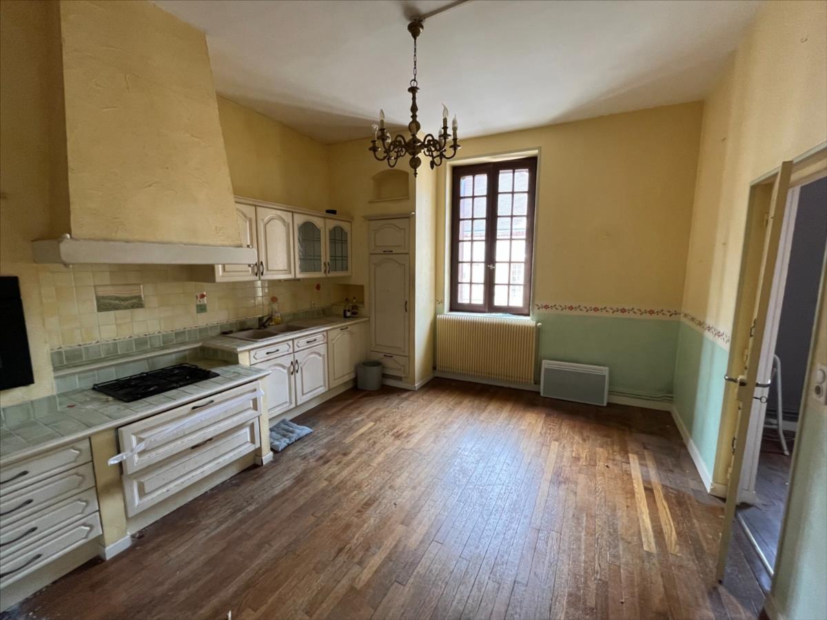 SEURRE Maison ancienne de ville 166 m²