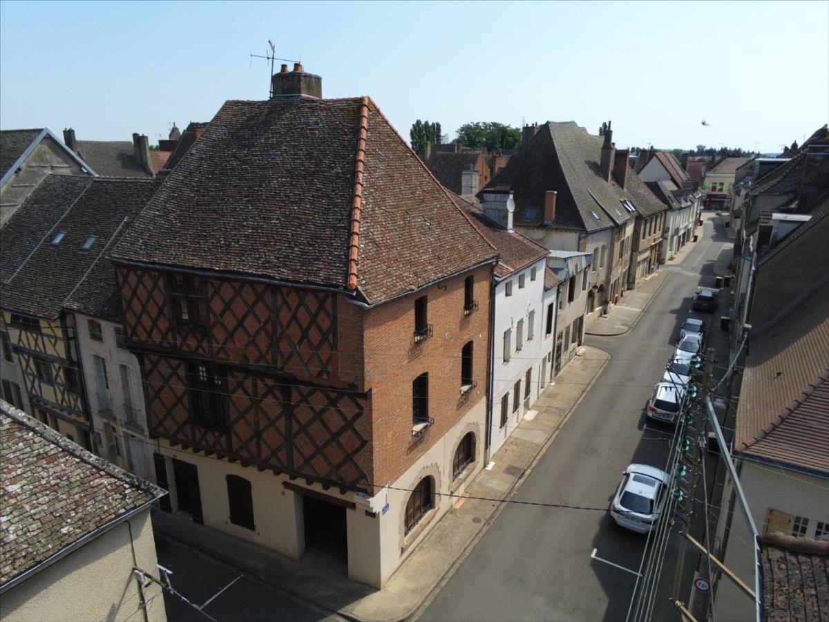 SEURRE Maison ancienne de ville 166 m²