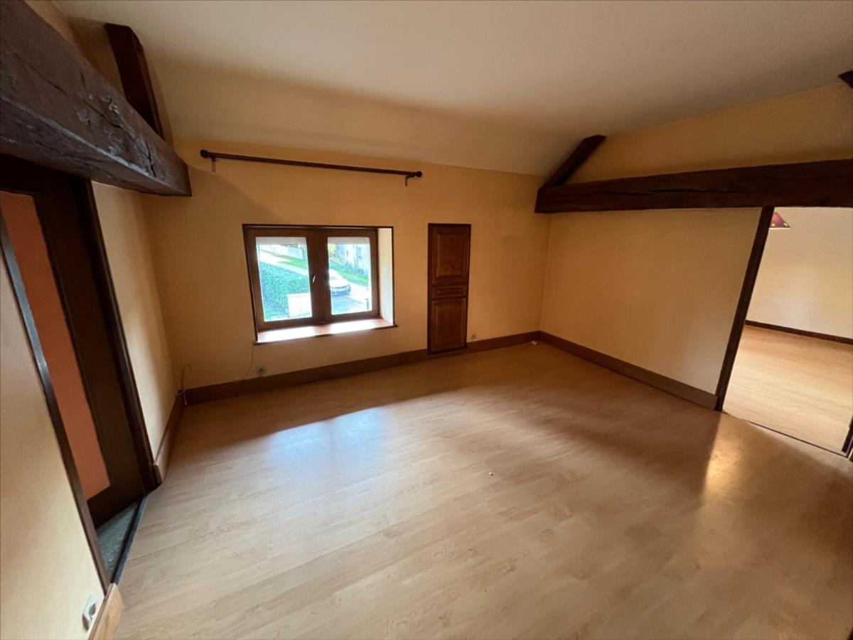 BEAUNE à 6,5 kms maison au calme sur env 2200 m² de terrain