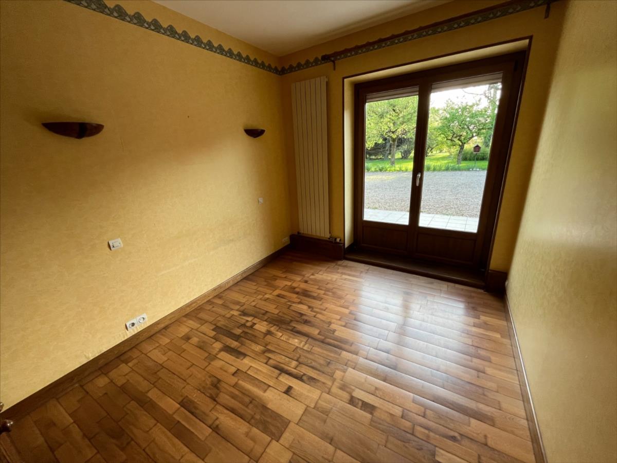 BEAUNE à 6,5 kms maison au calme sur env 2200 m² de terrain