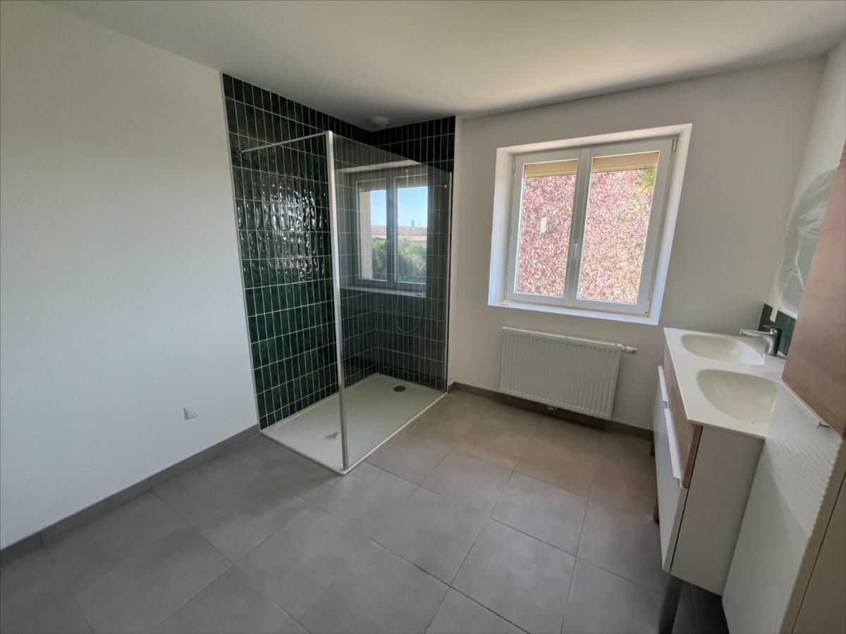 NUITS SAINT GEORGES 10 kms Prop 327 m² hab terrain 2300 m²