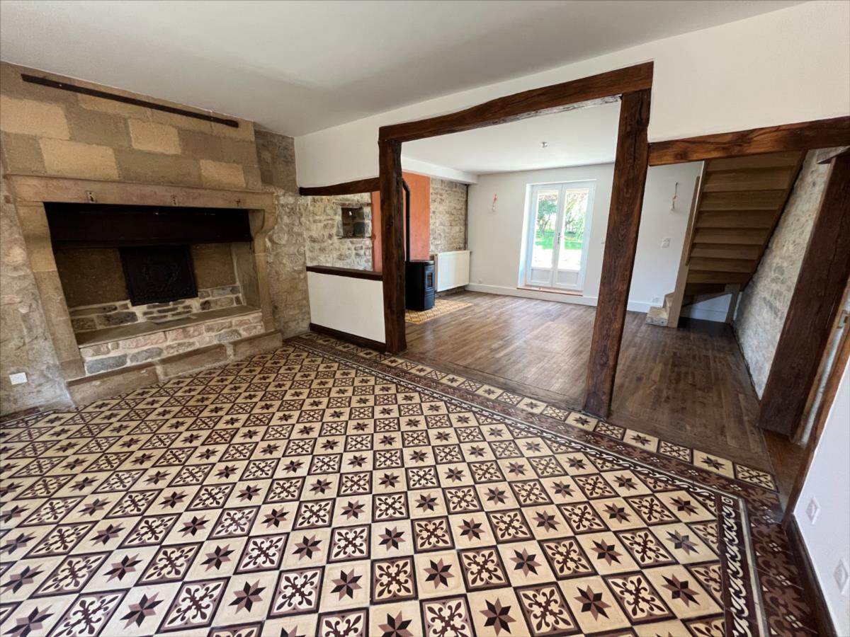 NUITS SAINT GEORGES 10 kms Prop 327 m² hab terrain 2300 m²