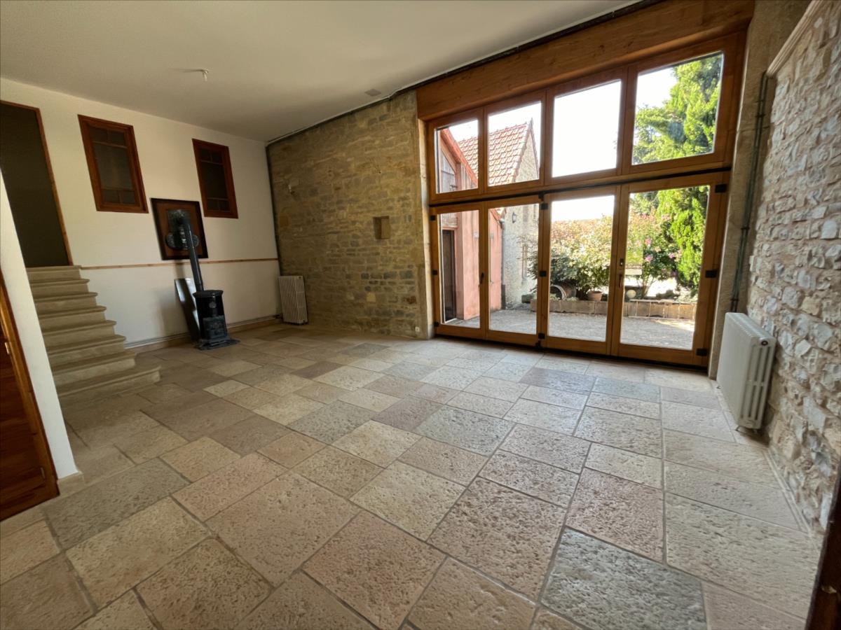 NUITS SAINT GEORGES 10 kms Prop 327 m² hab terrain 2300 m²