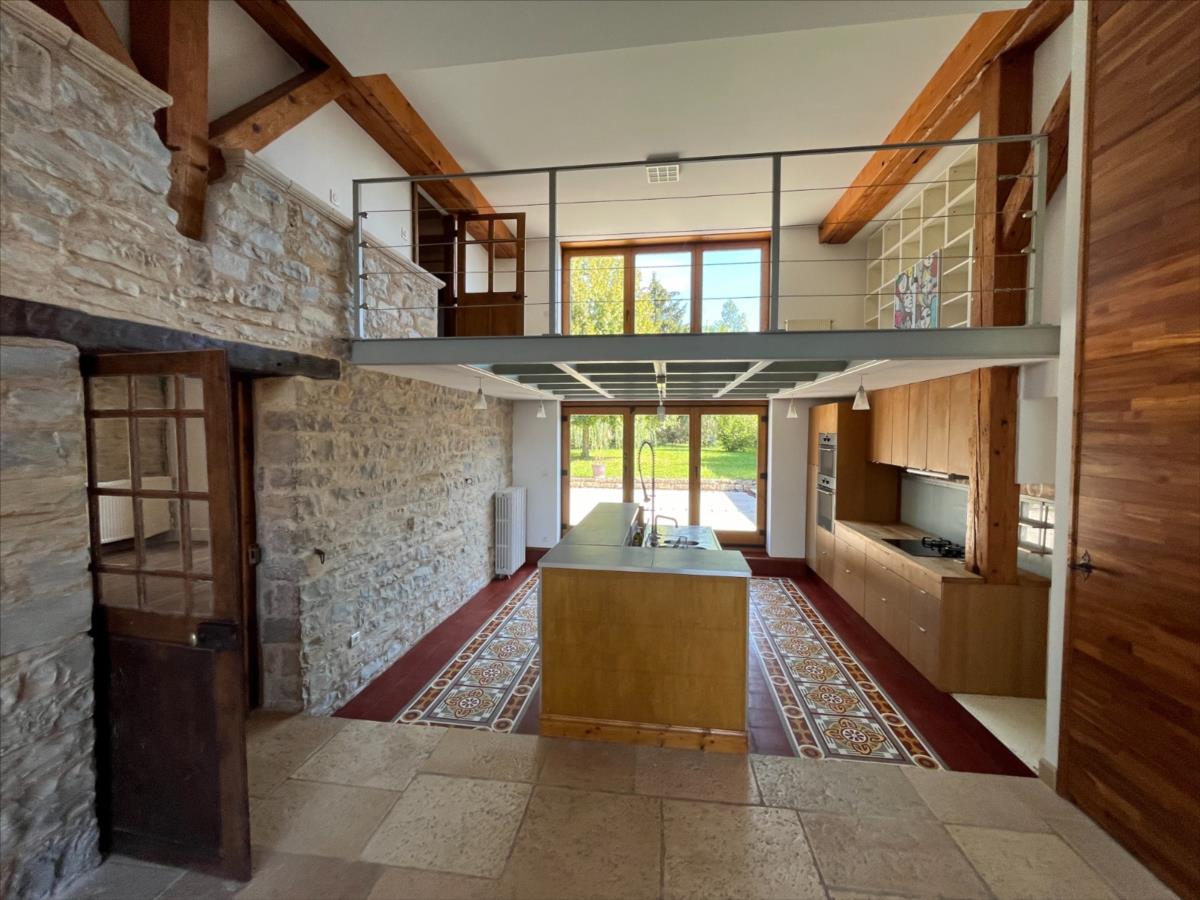 NUITS SAINT GEORGES 10 kms Prop 327 m² hab terrain 2300 m²