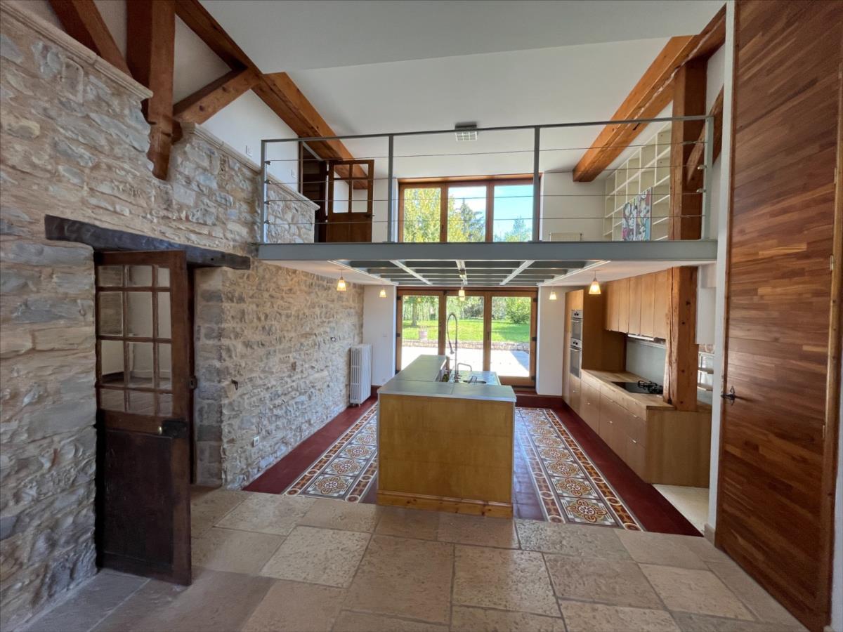 NUITS SAINT GEORGES 10 kms Prop 327 m² hab terrain 2300 m²