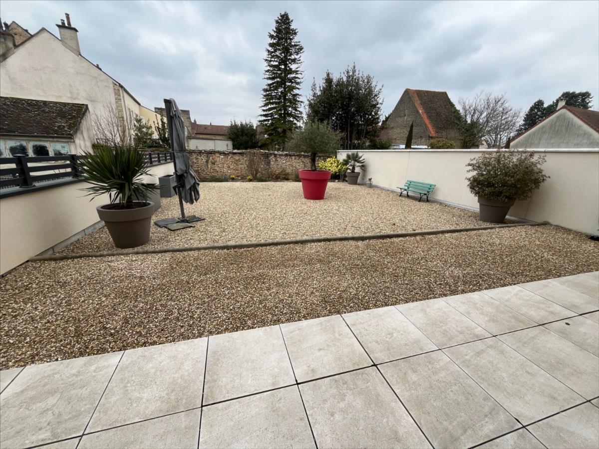 BEAUNE appart 123 m² terrasse et ext 170 m² et garage double
