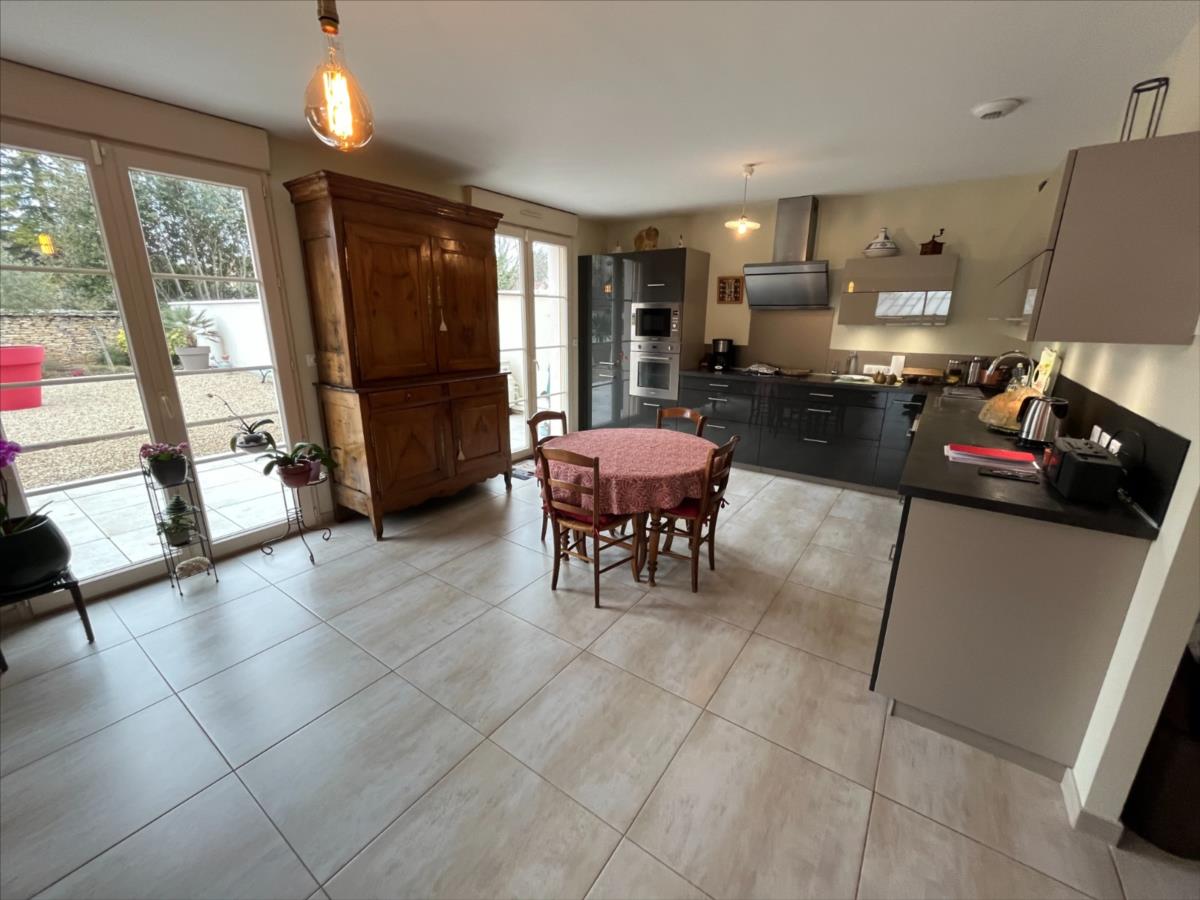 BEAUNE appart 123 m² terrasse et ext 170 m² et garage double