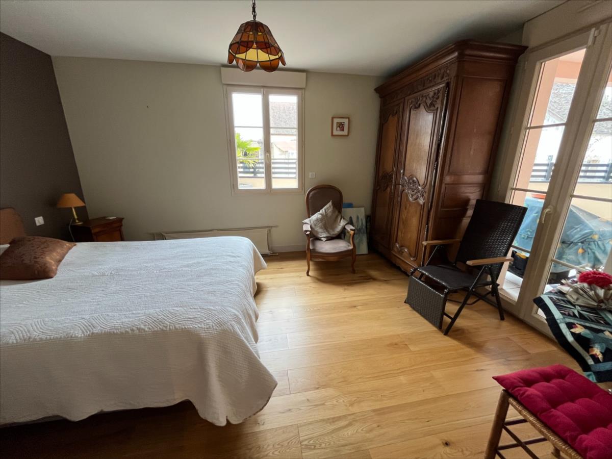 BEAUNE appart 123 m² terrasse et ext 170 m² et garage double