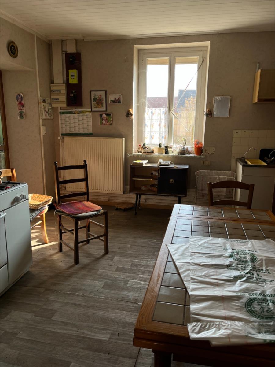 TRECLUN - GENLIS-  MAISON HABITATION