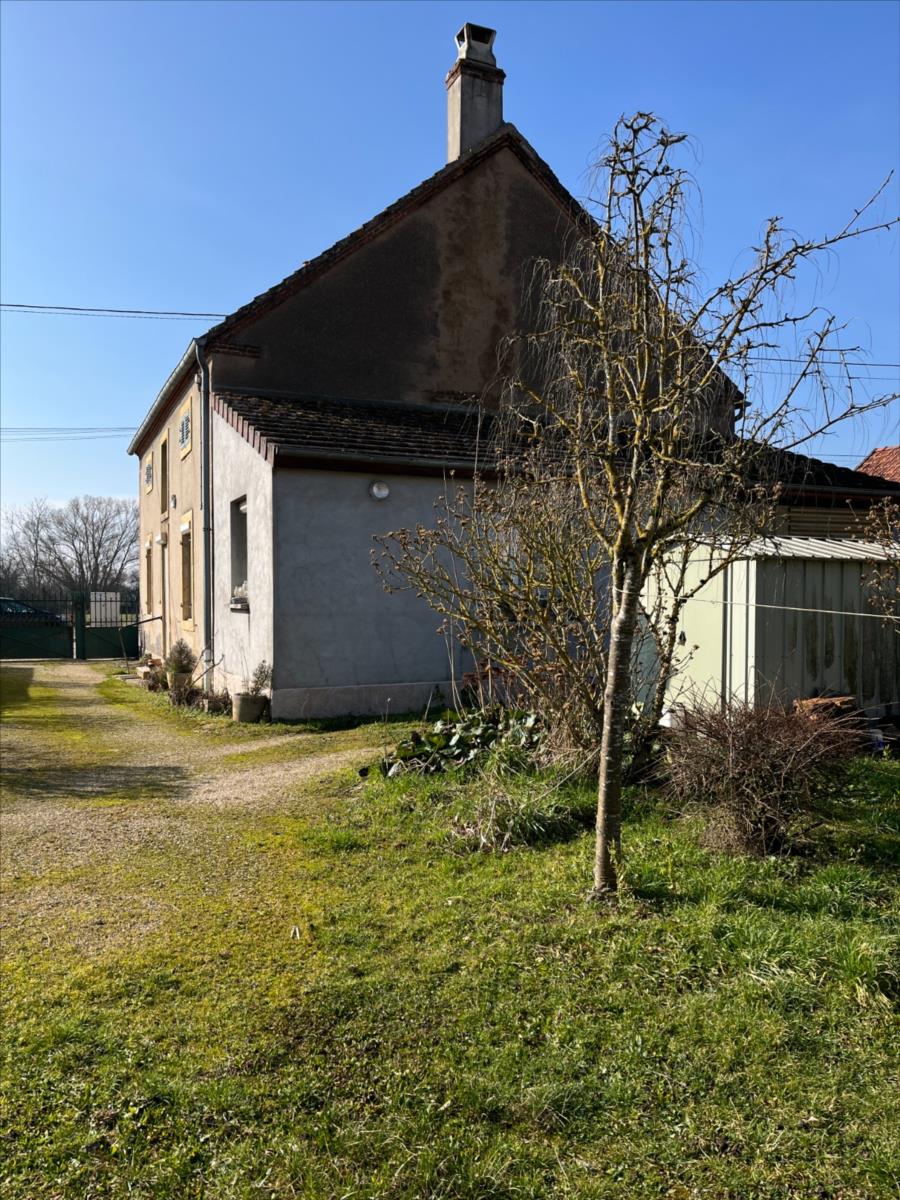 TRECLUN - GENLIS-  MAISON HABITATION