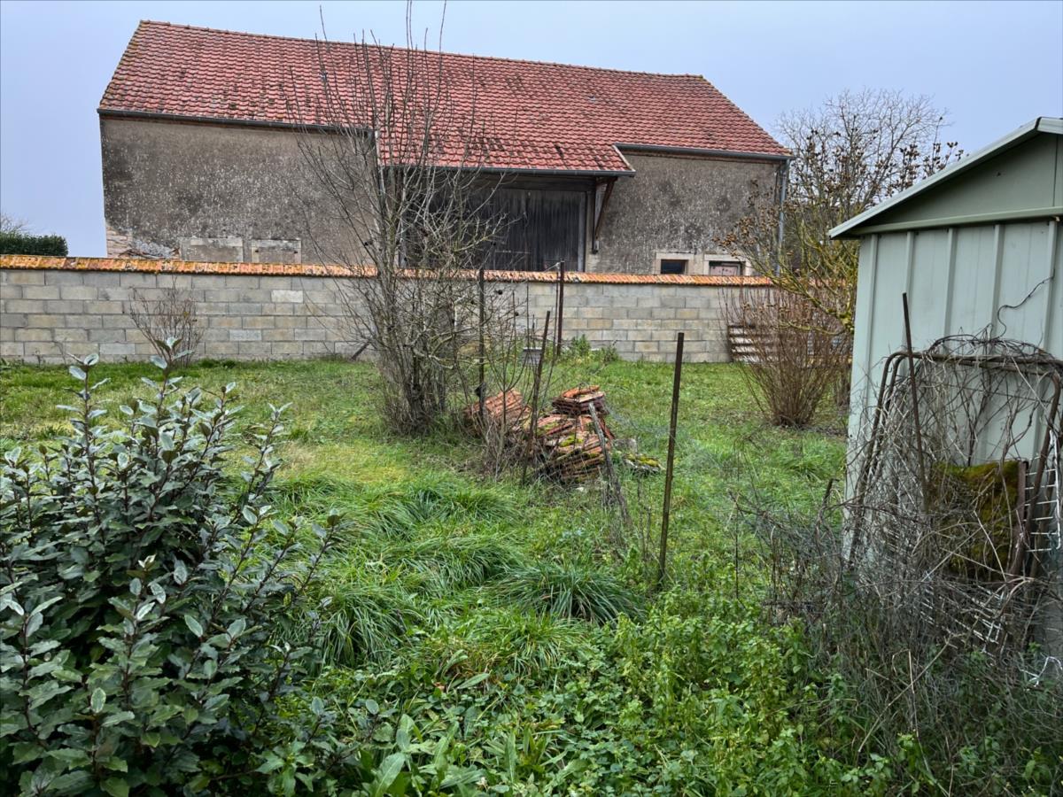 TRECLUN - GENLIS-  MAISON HABITATION