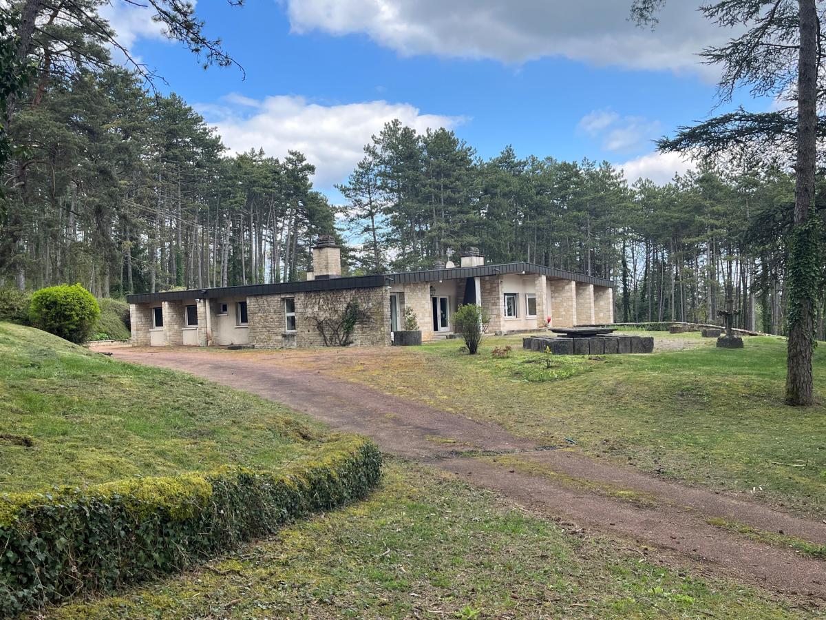 maison - 394.65 m² - Selongey